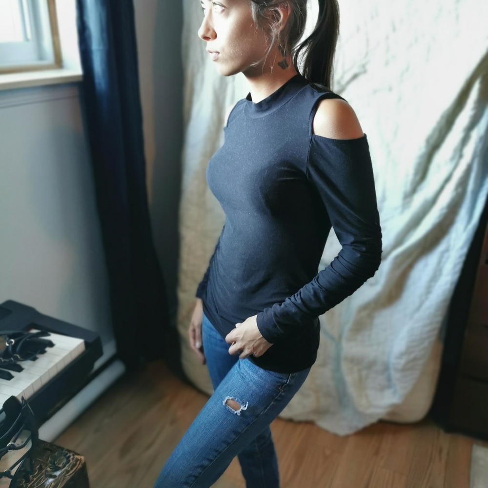 Black sweater - Picture 2 of 2